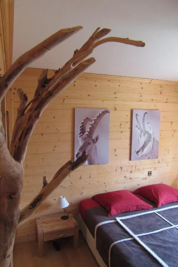 Les Marm'Hotes La Cote-d'Aime Bed & Breakfast