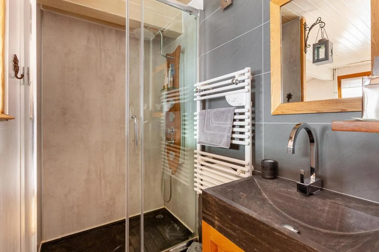 Les Marm'Hotes La Cote-d'Aime Bed & Breakfast