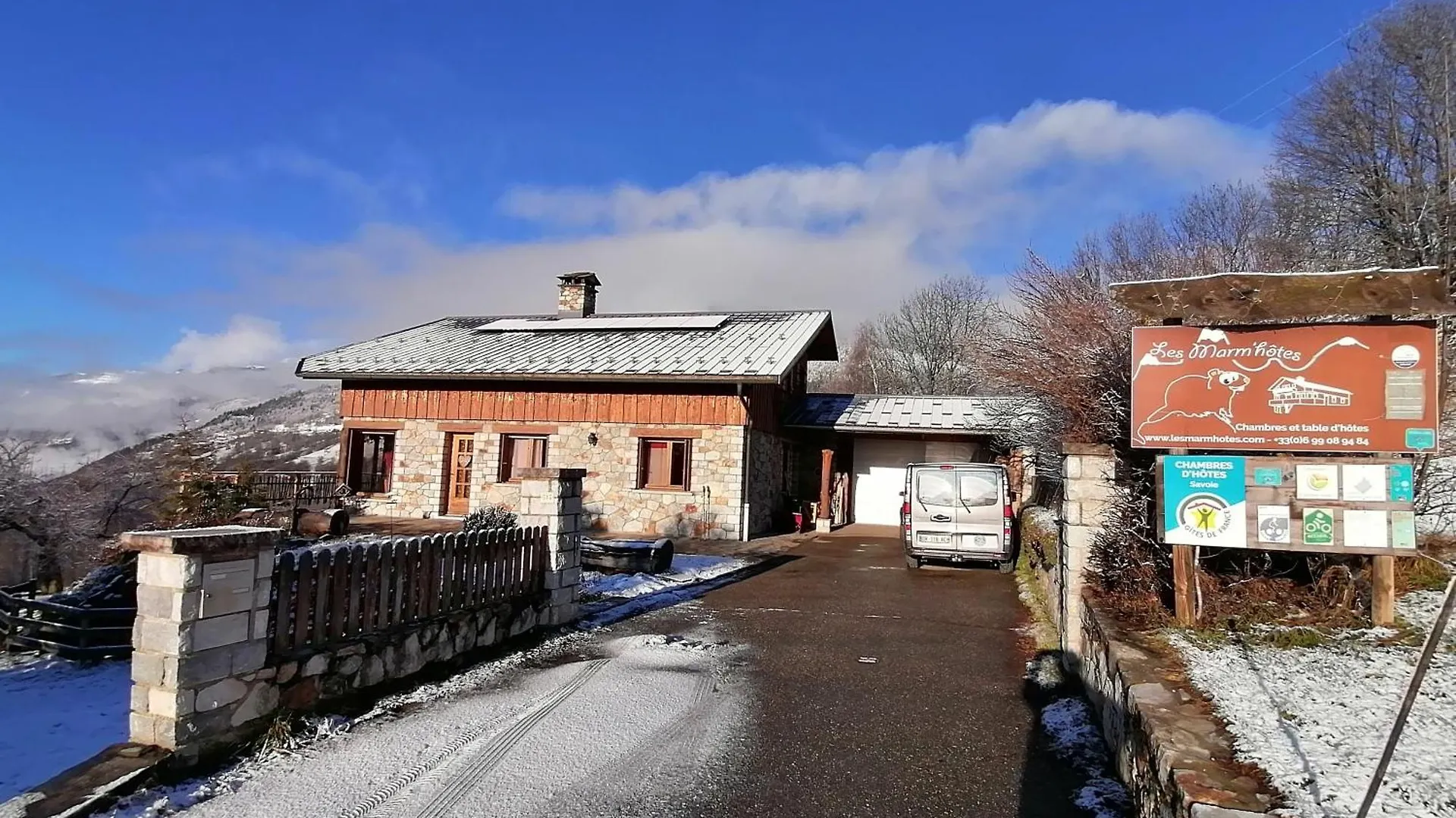 Les Marm'Hotes La Cote-d'Aime Bed & Breakfast